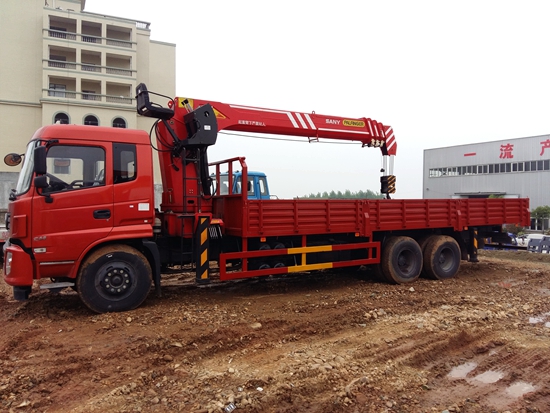 東風商(shāng)用新款後雙橋随車(chē)吊