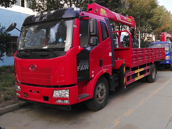 解放(fàng)J6單橋随車(chē)吊