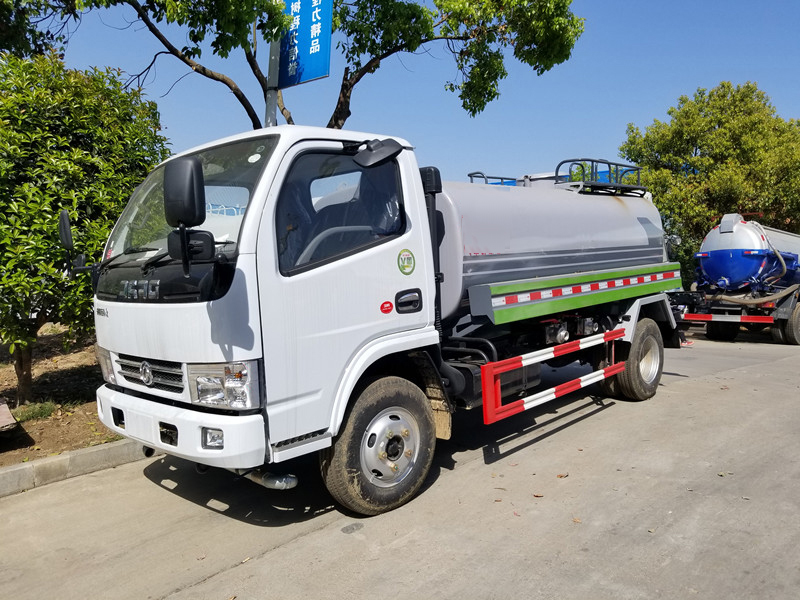 東風标準化5噸灑水車(chē)