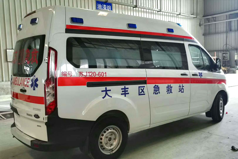 新全順中(zhōng)軸汽油救護車(chē)