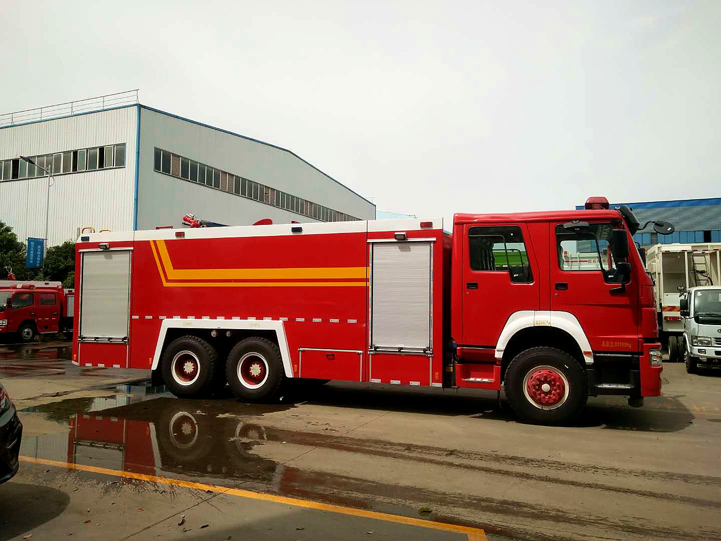 16噸重汽豪沃雙橋水罐消防車(chē)