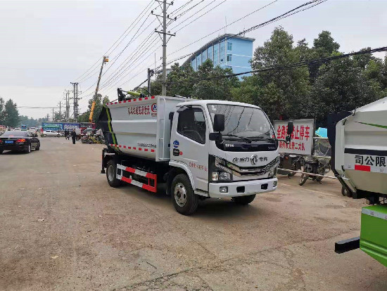 東風小(xiǎo)多利卡國六7方無洩漏後裝式壓縮垃圾車(chē)