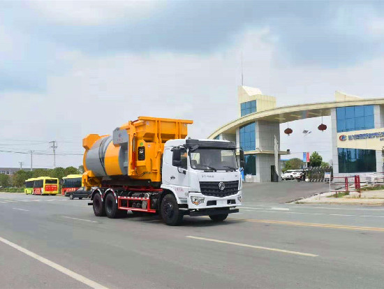 東風專底D3L國六後雙橋車(chē)廂可卸（鈎臂）式垃圾車(chē)