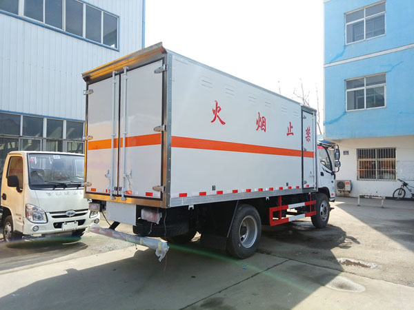 福田5.1米（6.9噸）腐蝕品廂式車(chē)